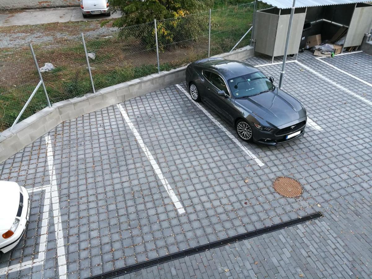 Bein Apartment With Parking Brno Eksteriør billede