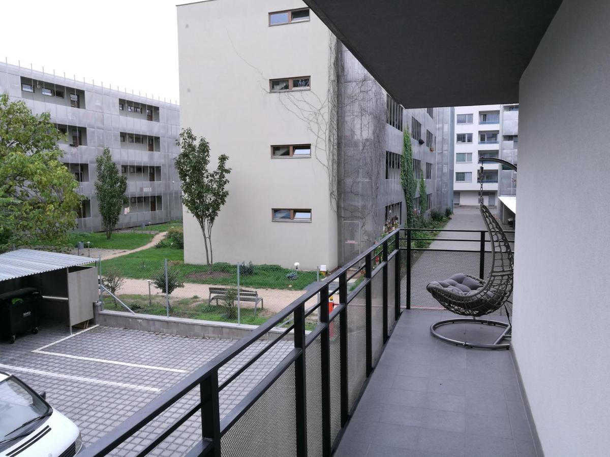 Bein Apartment With Parking Brno Eksteriør billede